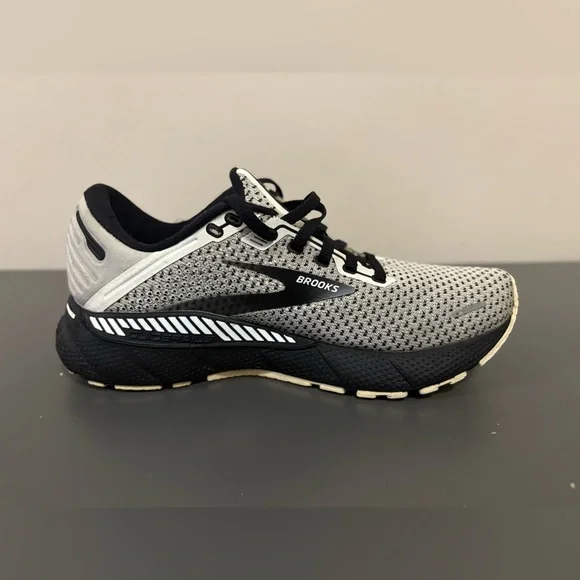 Brooks Womens Adrenaline GTS 22 Gray and Black Running Shoes, Size:8 - Picture 12 of 14